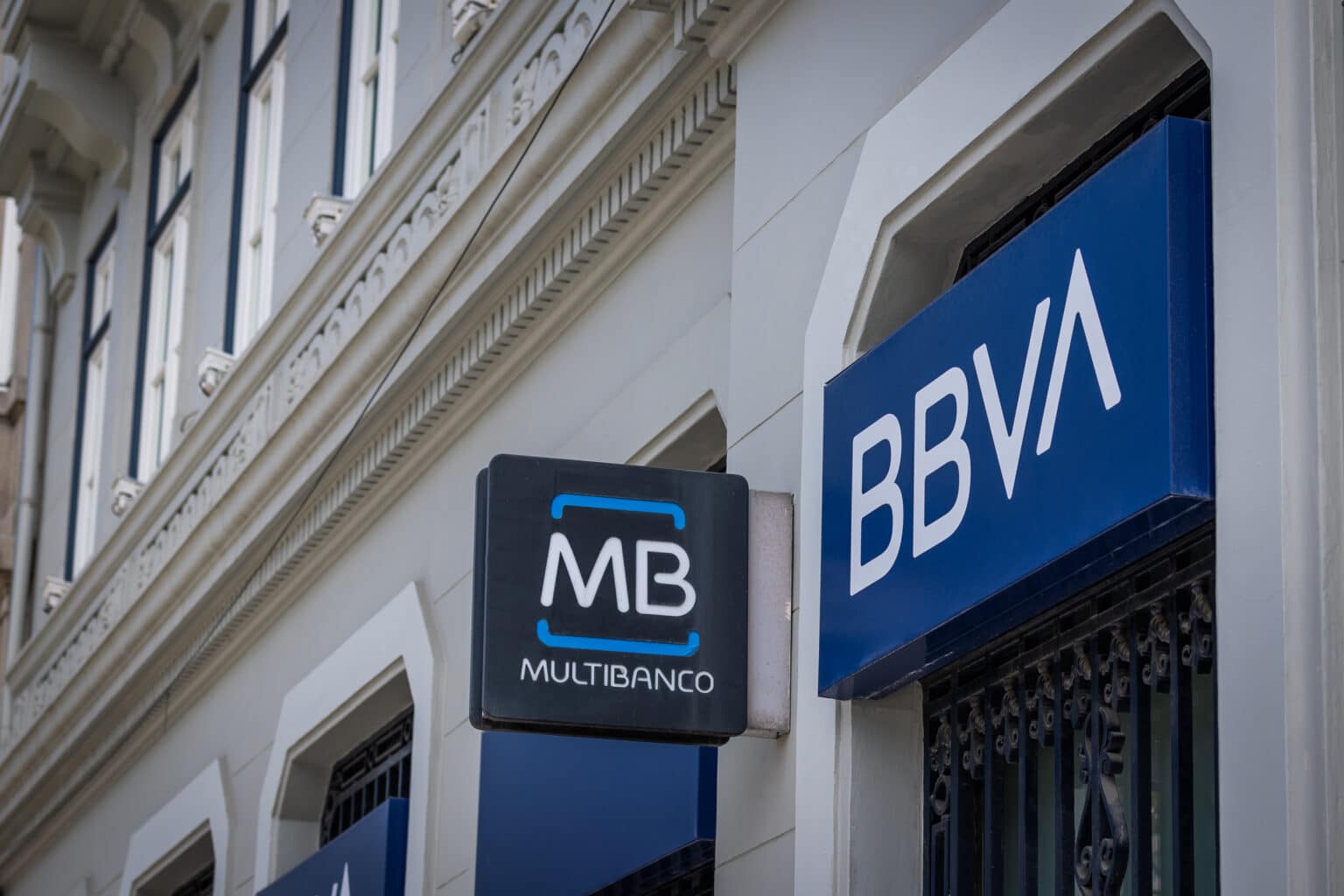O Multibanco alerta-o após 5 levantamentos num mês.