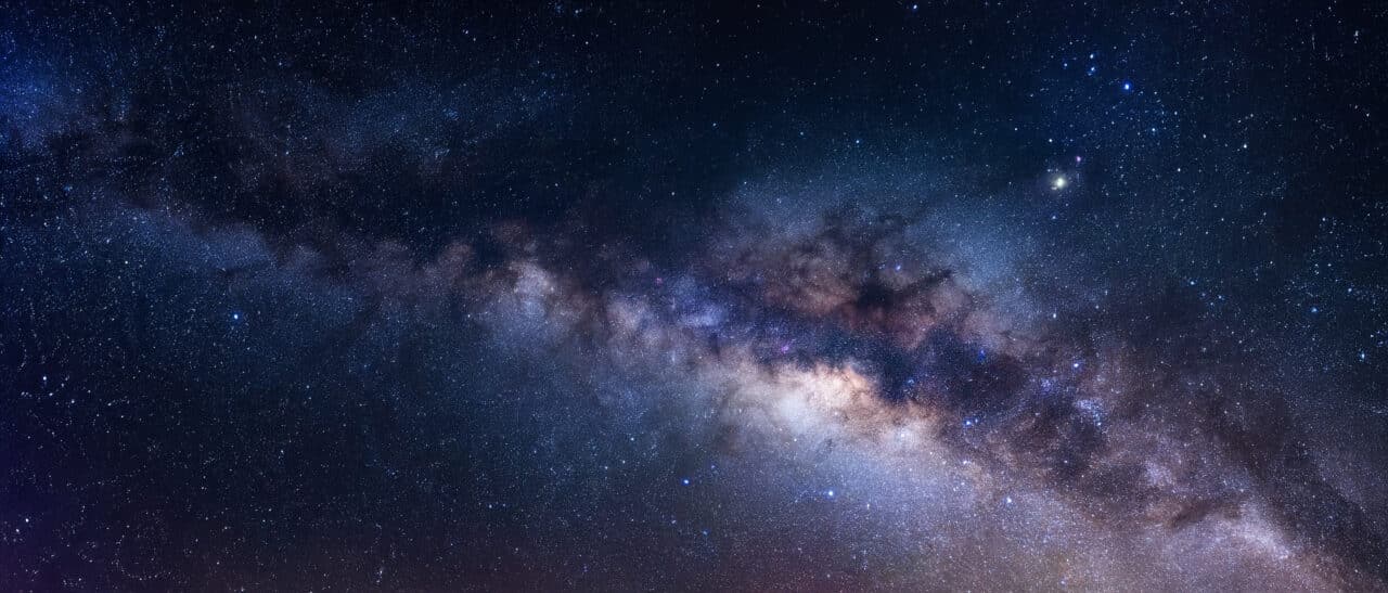 uma nova lua em órbita ao redor da Terra, descoberta astronómica