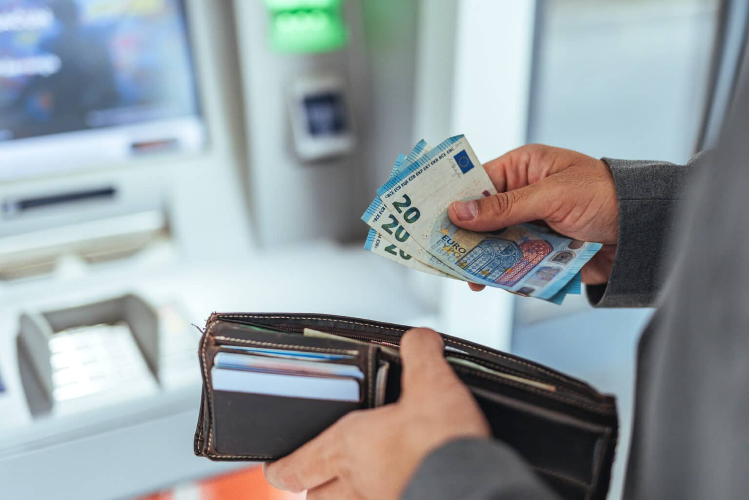 relatos sobre levantamentos em caixas automáticas