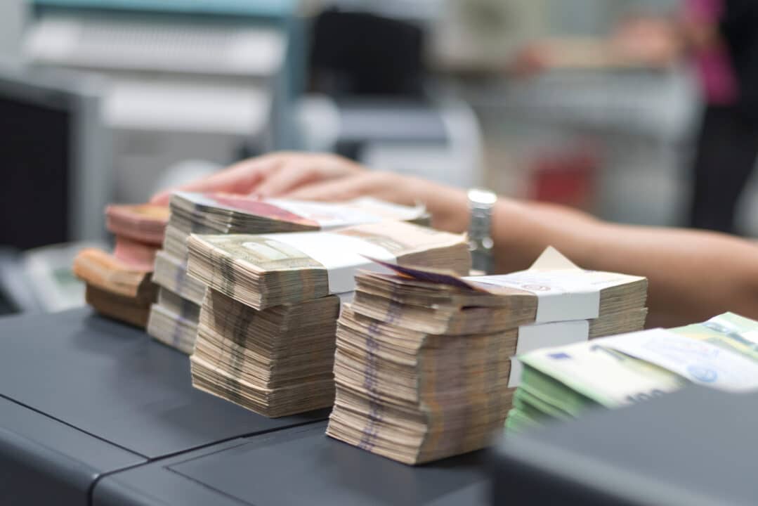 Depósitos em dinheiro no banco