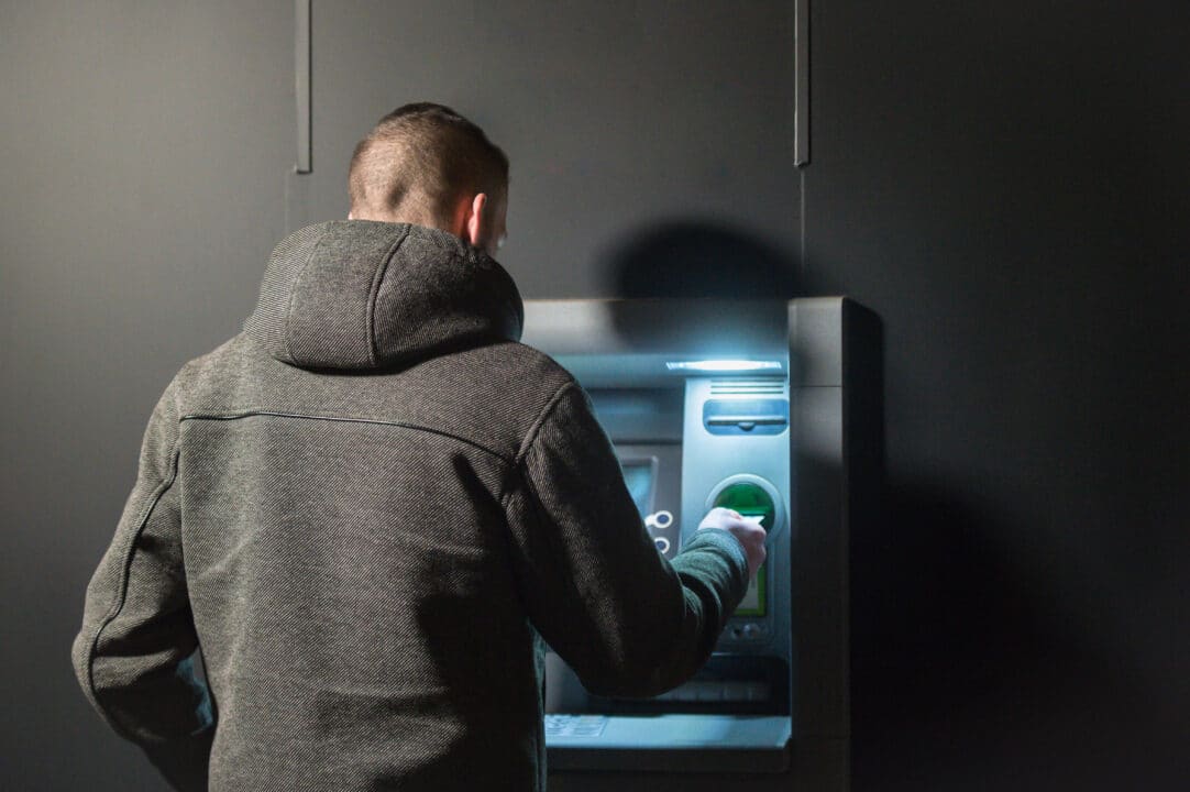 alteração em Levantamento de dinheiro em caixas automáticas após as 23h